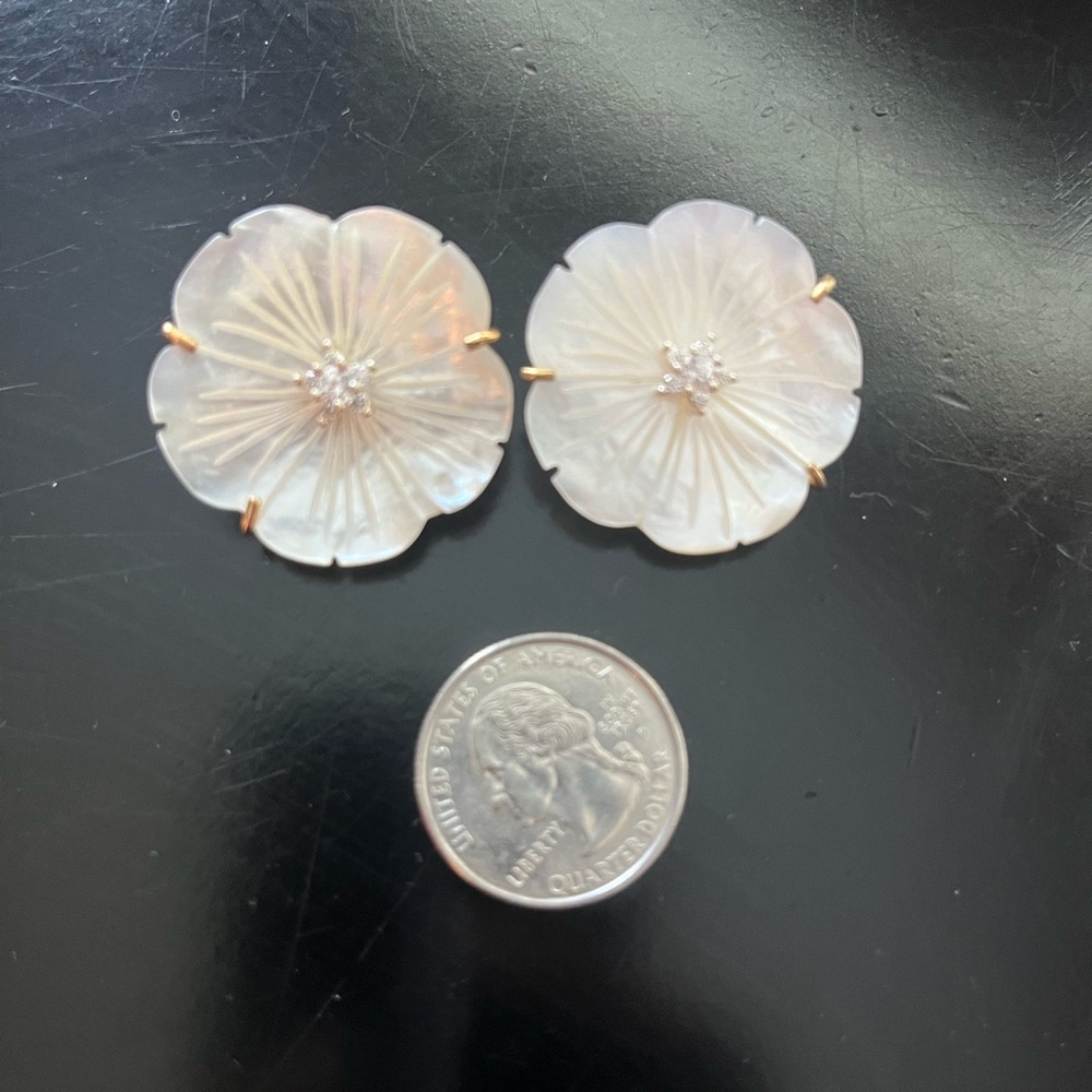 RARE Trish McEvoy clip on earrings